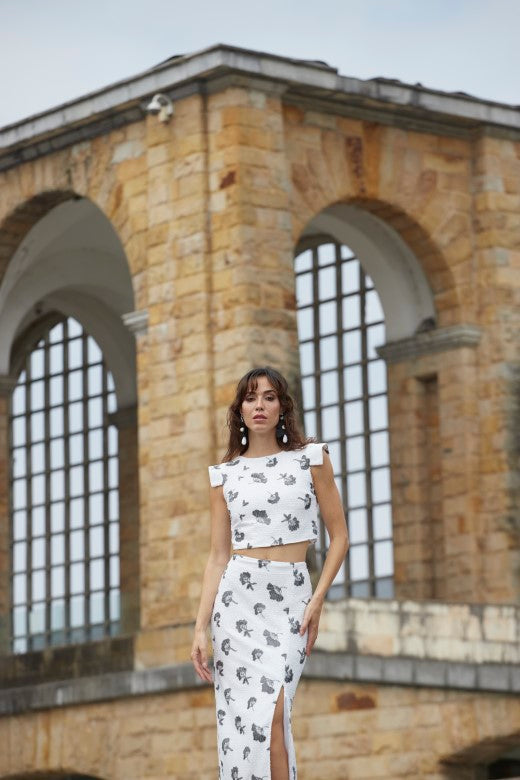 Endrina midi skirt with side slit and floral print