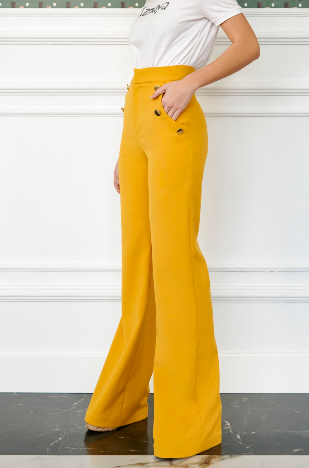 Pantalón recto Basic mostaza